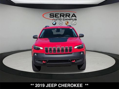 Used 2019 Jeep Cherokee Trailhawk w/ Cold Weather Group image 17
