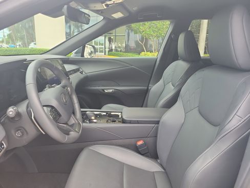 Certified 2025 Lexus RX 350 FWD w/ Technology Package image 24