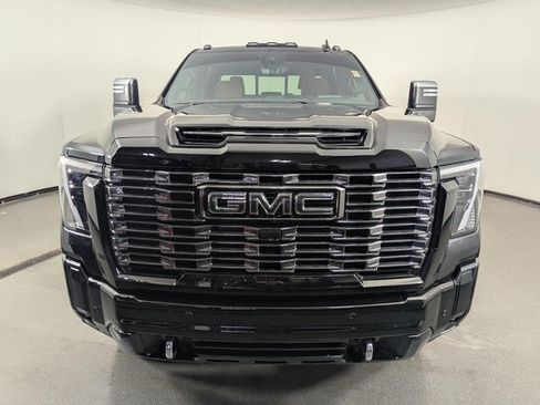 Used 2025 GMC Sierra 2500 Denali Ultimate image 3