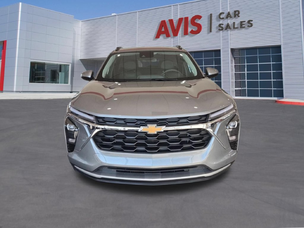 Used 2026 Chevrolet Trax LT FWD image 2