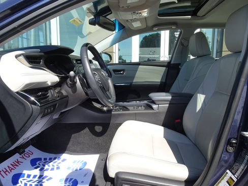 Used 2015 Toyota Avalon Limited w/ Technology Package FWD image 8