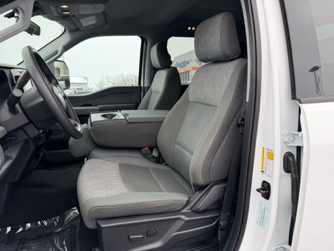 Certified 2025 Ford F250 XLT image 9