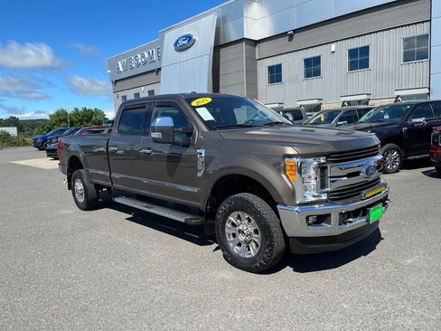 Used 2017 Ford F350 XLT w/ XLT Premium Package AWD/4WD image 9