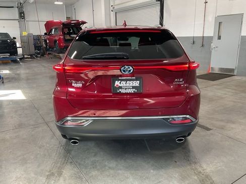 Used 2021 Toyota Venza XLE w/ Softex Package image 5