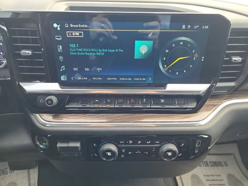 Used 2023 Chevrolet Silverado 1500 LT image 13