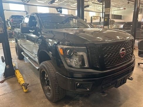 Used 2018 Nissan Titan SV w/ SV Convenience Package image 15