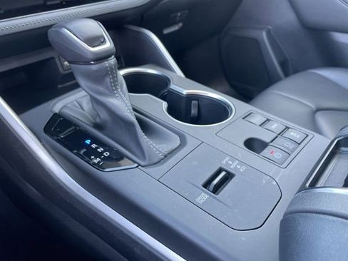 Used 2023 Toyota Highlander XLE FWD image 20