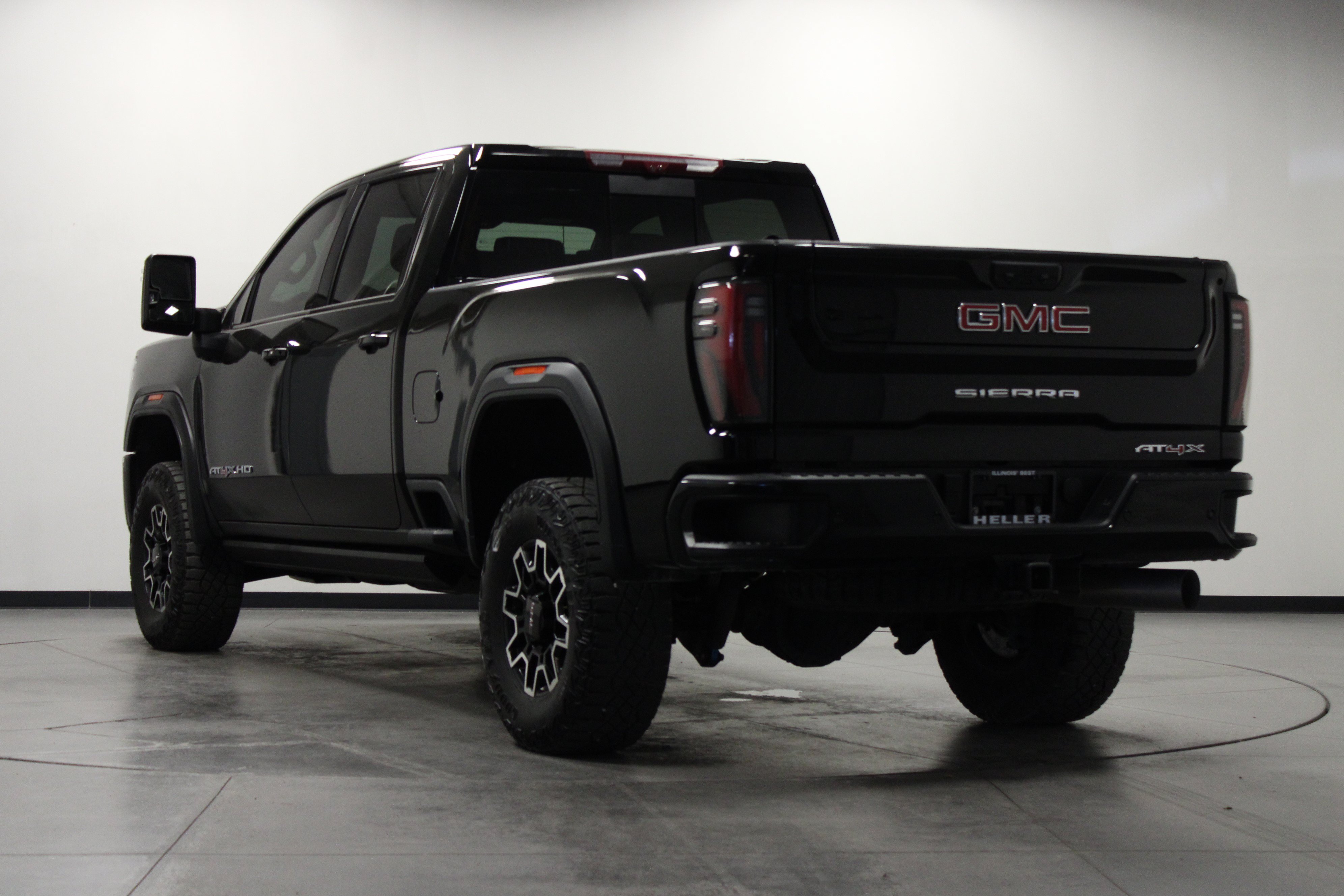 Used 2025 GMC Sierra 2500 AT4X AWD/4WD image 6