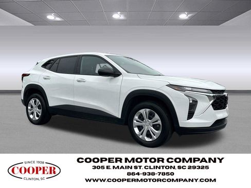 Used 2025 Chevrolet Trax LS FWD image 7