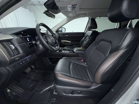 Used 2023 Nissan Pathfinder Platinum w/ Lighting Package (N93) AWD/4WD image 12