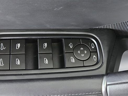 Used 2023 Porsche Cayenne image 13