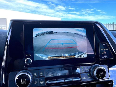 Used 2023 Toyota Highlander LE w/ Protection Package #3 (TMS) image 19