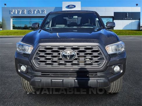 Used 2022 Toyota Tacoma TRD Off-Road image 2