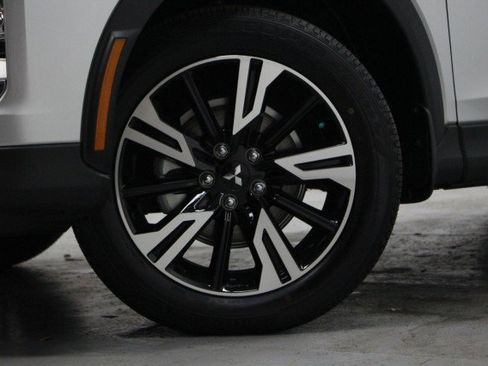 New 2026 Mitsubishi Eclipse Cross SE image 3