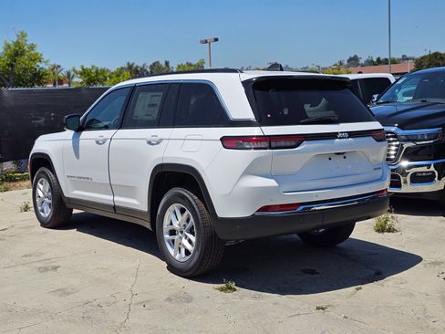 New 2026 Jeep Grand Cherokee Laredo RWD image 5