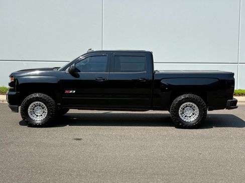 Used 2017 Chevrolet Silverado 1500 LTZ Z71 w/ LTZ Plus Package AWD/4WD image 3