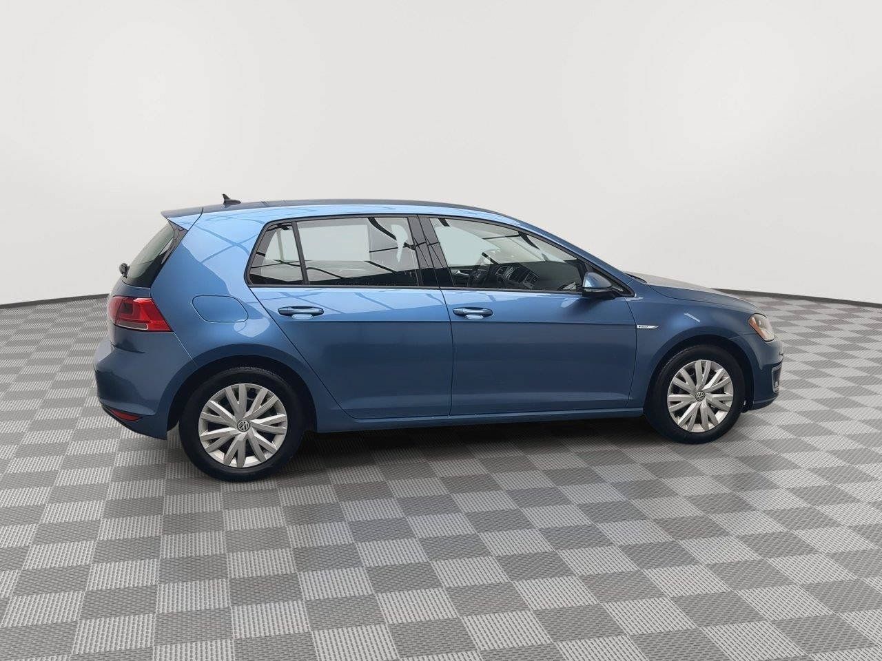 Used 2015 Volkswagen e-Golf Limited Edition FWD image 35