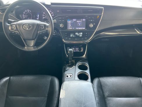 Used 2018 Toyota Avalon XLE image 3