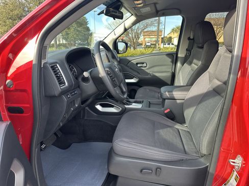 Used 2022 Nissan Frontier SV w/ Technology Package image 16