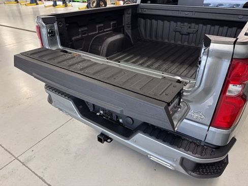 New 2026 Chevrolet Silverado 1500 High Country AWD/4WD image 12