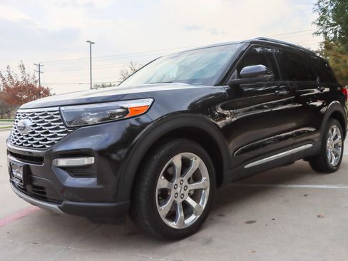 Used 2020 Ford Explorer Platinum w/ Premium Technology Package image 3