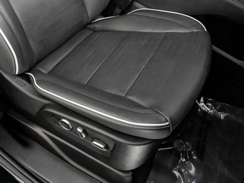 Used 2024 Cadillac Escalade ESV Premium Luxury image 31