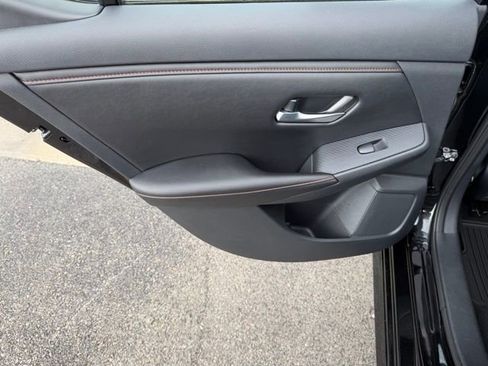 Certified 2025 Nissan Sentra SR image 28