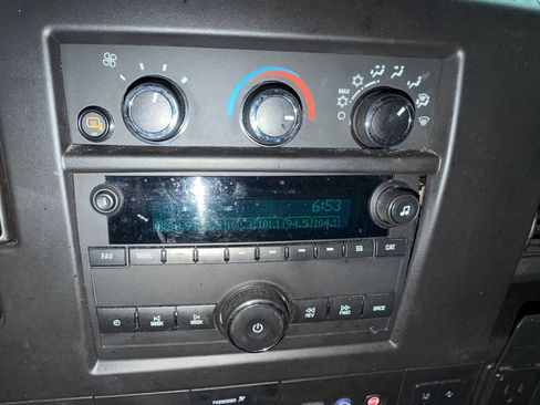 Used 2020 GMC Savana 3500 Extended w/ Driver Convenience Package image 25