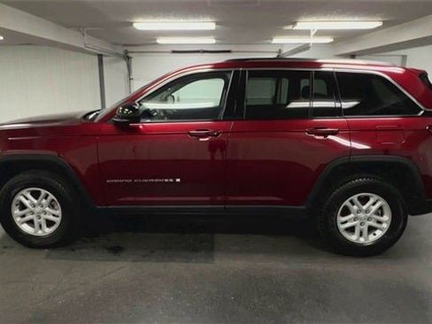 Used 2023 Jeep Grand Cherokee Laredo image 36