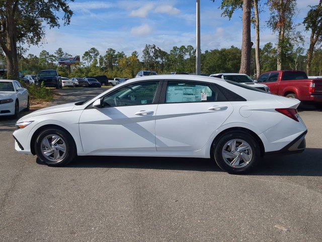 Used 2026 Hyundai Elantra SE FWD image 8