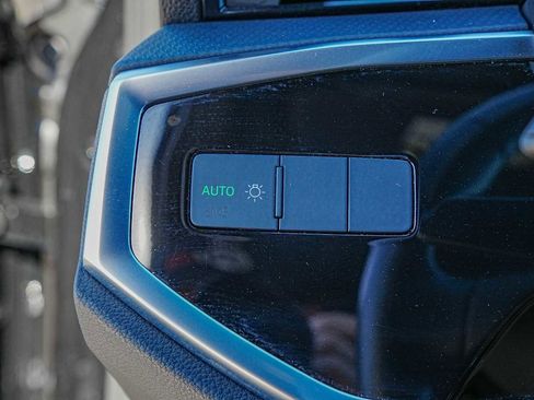 Used 2020 Audi Q3 2.0T Premium image 22