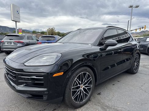 Used 2025 Porsche Cayenne S AWD/4WD image 3