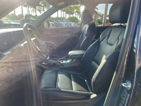 Used 2025 Kia Telluride S FWD image 9