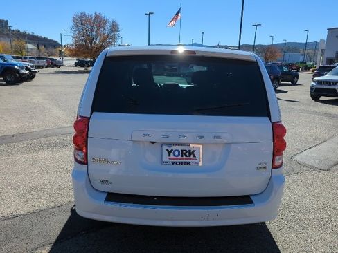 Used 2019 Dodge Grand Caravan SXT image 5