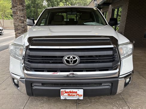 Used 2015 Toyota Tundra SR5 w/ SR5 Upgrade Package AWD/4WD image 3