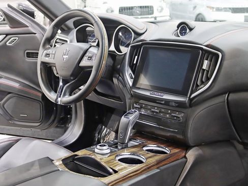 Used 2019 Maserati Ghibli S GranLusso image 33