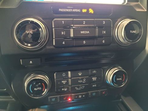 Used 2017 Ford F150 Lariat image 44