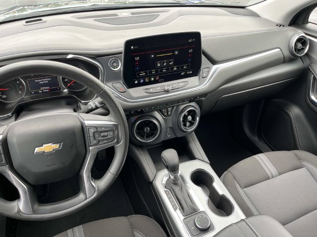 Used 2025 Chevrolet Blazer LT AWD/4WD image 13
