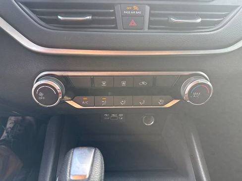 Used 2022 Nissan Altima 2.5 SV FWD image 32