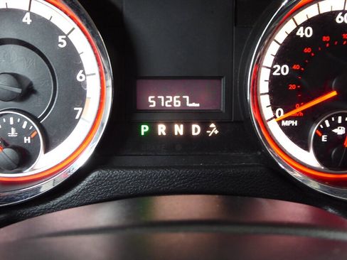 Used 2016 Dodge Grand Caravan SXT image 12