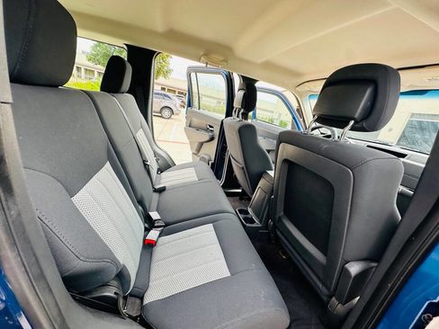 Used 2010 Jeep Liberty Sport image 19