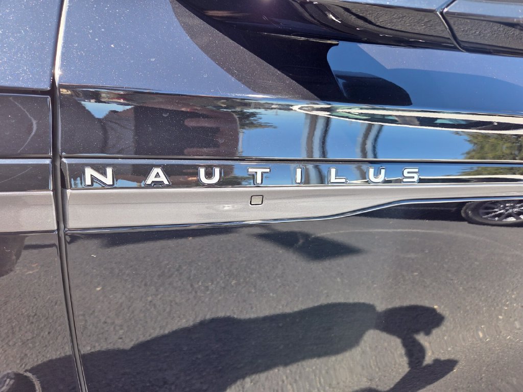 Used 2024 Lincoln Nautilus Black Label w/ Jet Appearance Package (87T) AWD/4WD image 3