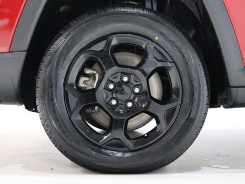 Used 2023 Jeep Compass Trailhawk w/ Trailhawk Convenience Group AWD/4WD image 11