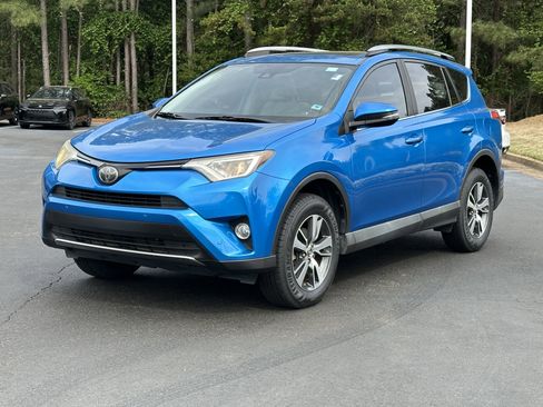 Used 2018 Toyota RAV4 XLE image 5
