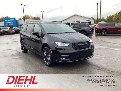 New 2026 Chrysler Pacifica Limited w/ S Appearance Package