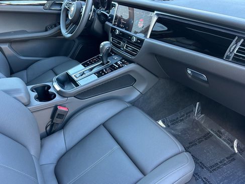 Used 2025 Porsche Macan Base image 16