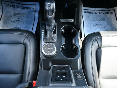 Used 2025 Ford Bronco Outer Banks w/ Sasquatch Package AWD/4WD image 19