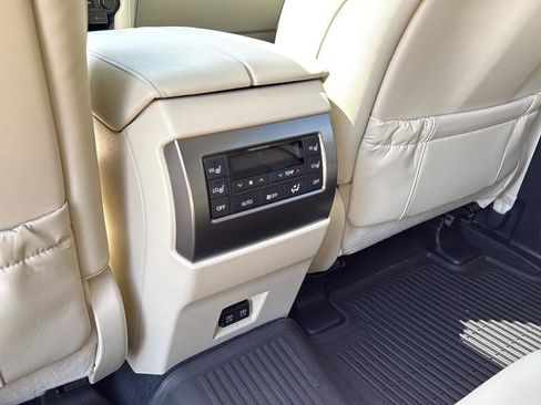 Used 2023 Lexus GX 460 Premium w/ Premium Plus Package AWD/4WD image 17