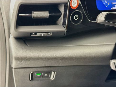 Used 2025 Porsche Macan Electric RWD image 14