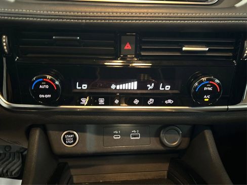 Used 2021 Nissan Rogue SV image 30